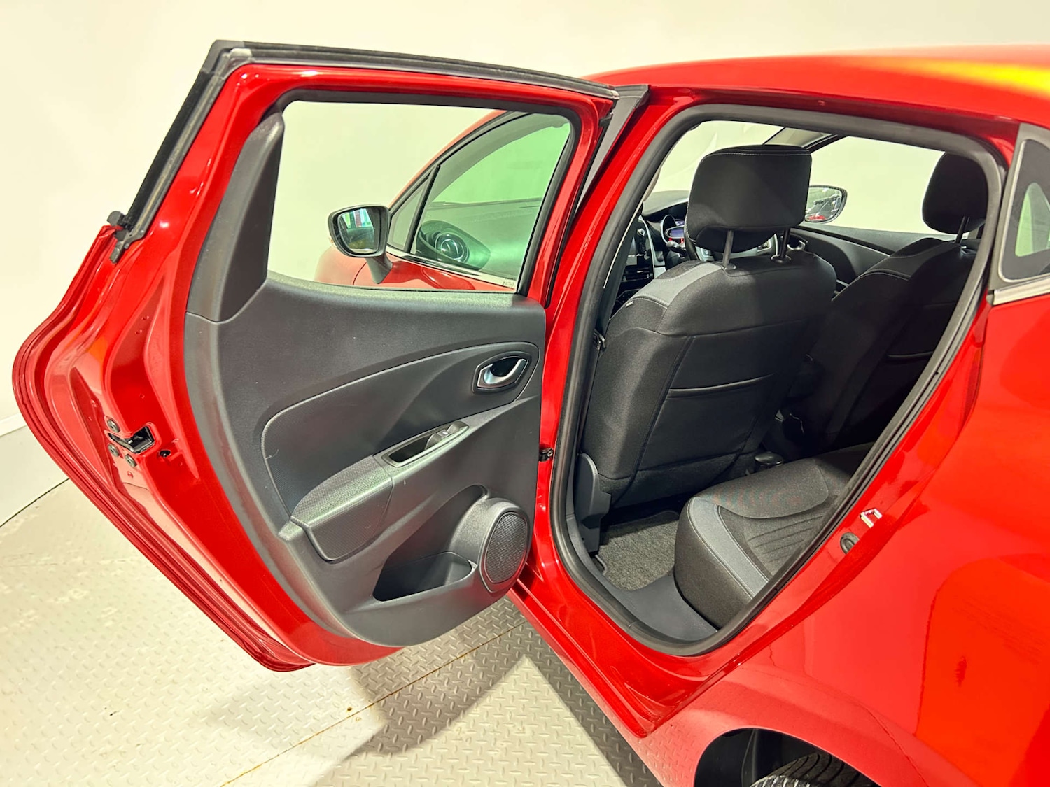 Used Renault Clio 2016 for sale - 77618904: Photo 34