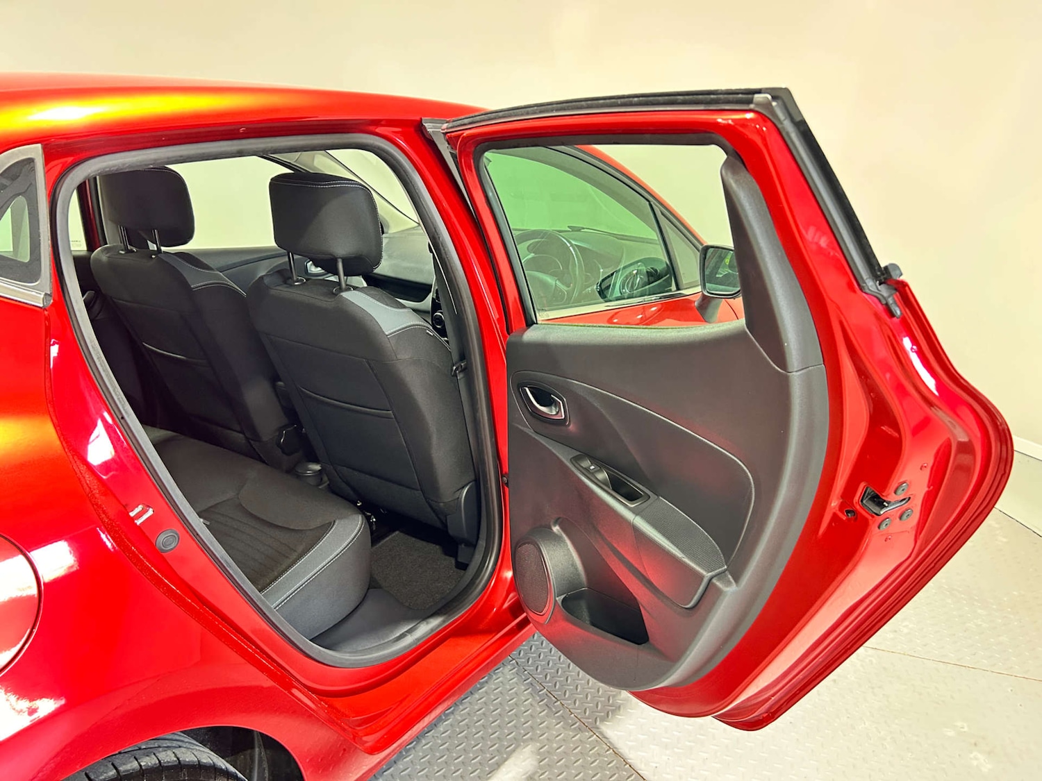 Used Renault Clio 2016 for sale - 77618904: Photo 36