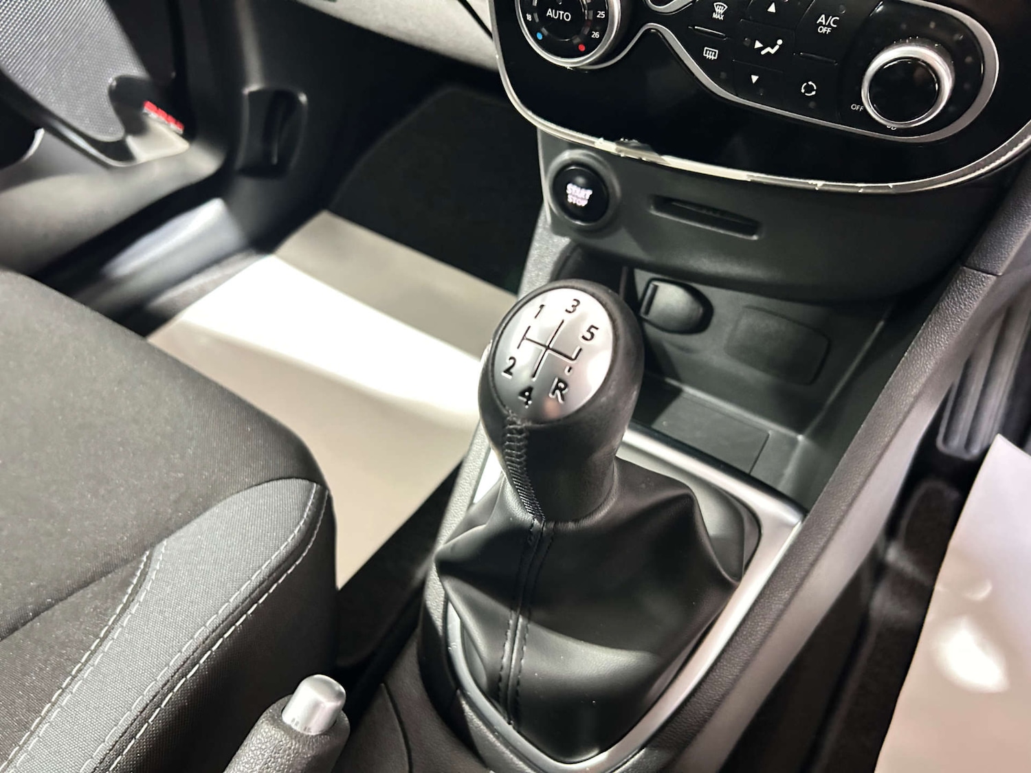 Used Renault Clio 2016 for sale - 77618904: Photo 38