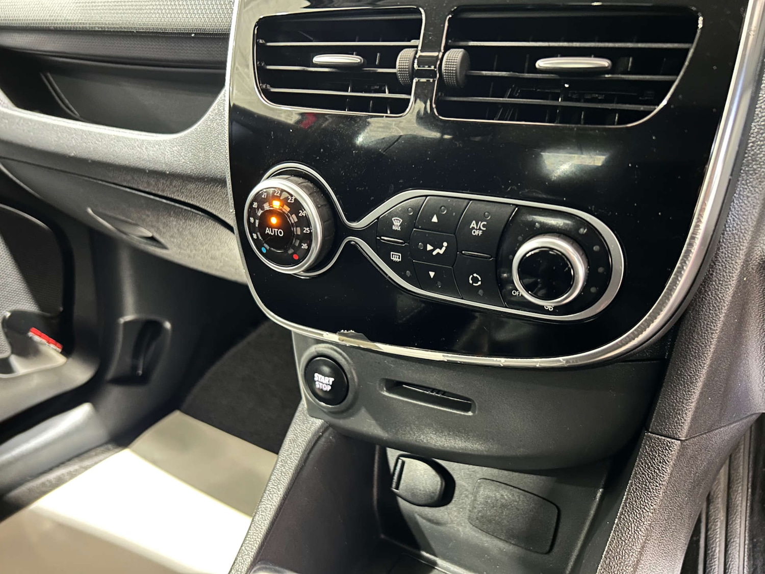 Used Renault Clio 2016 for sale - 77618904: Photo 48