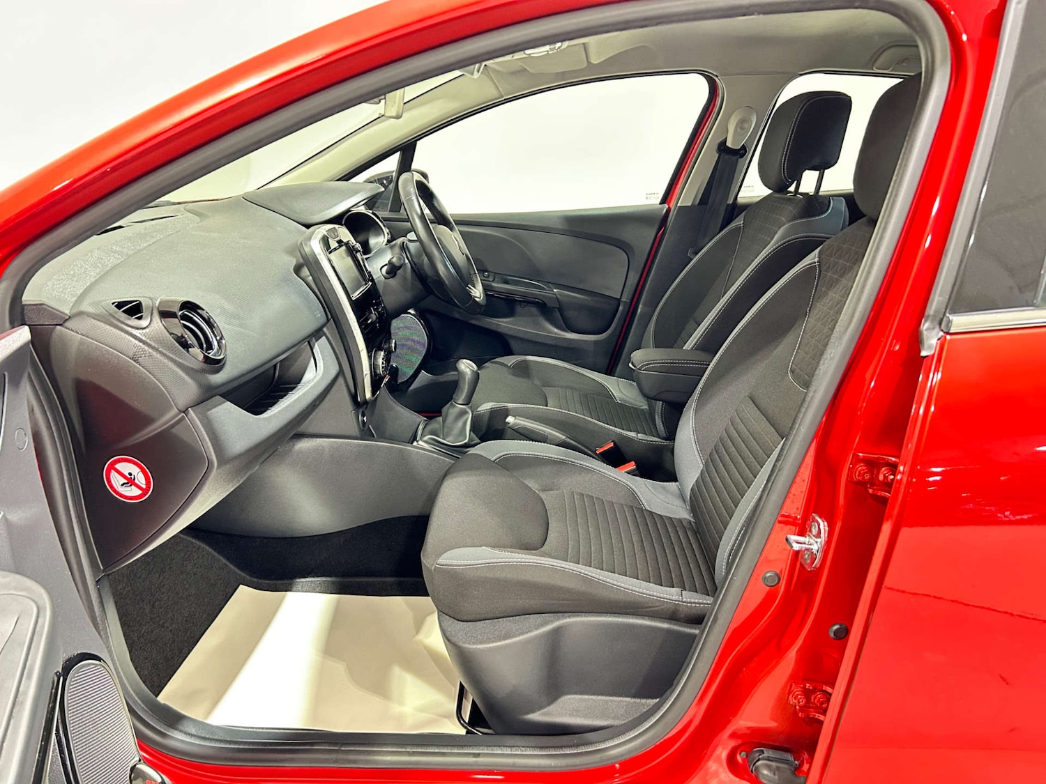 Used Renault Clio 2016 for sale - 77618904: Photo 58