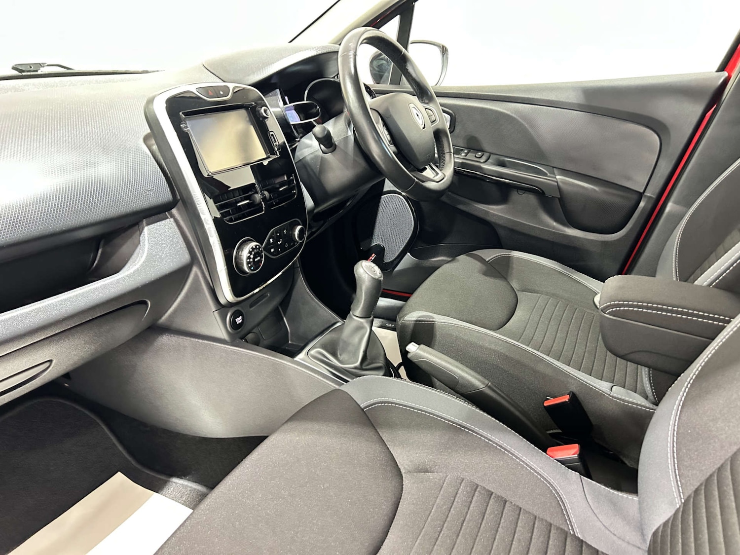 Used Renault Clio 2016 for sale - 77618904: Photo 59