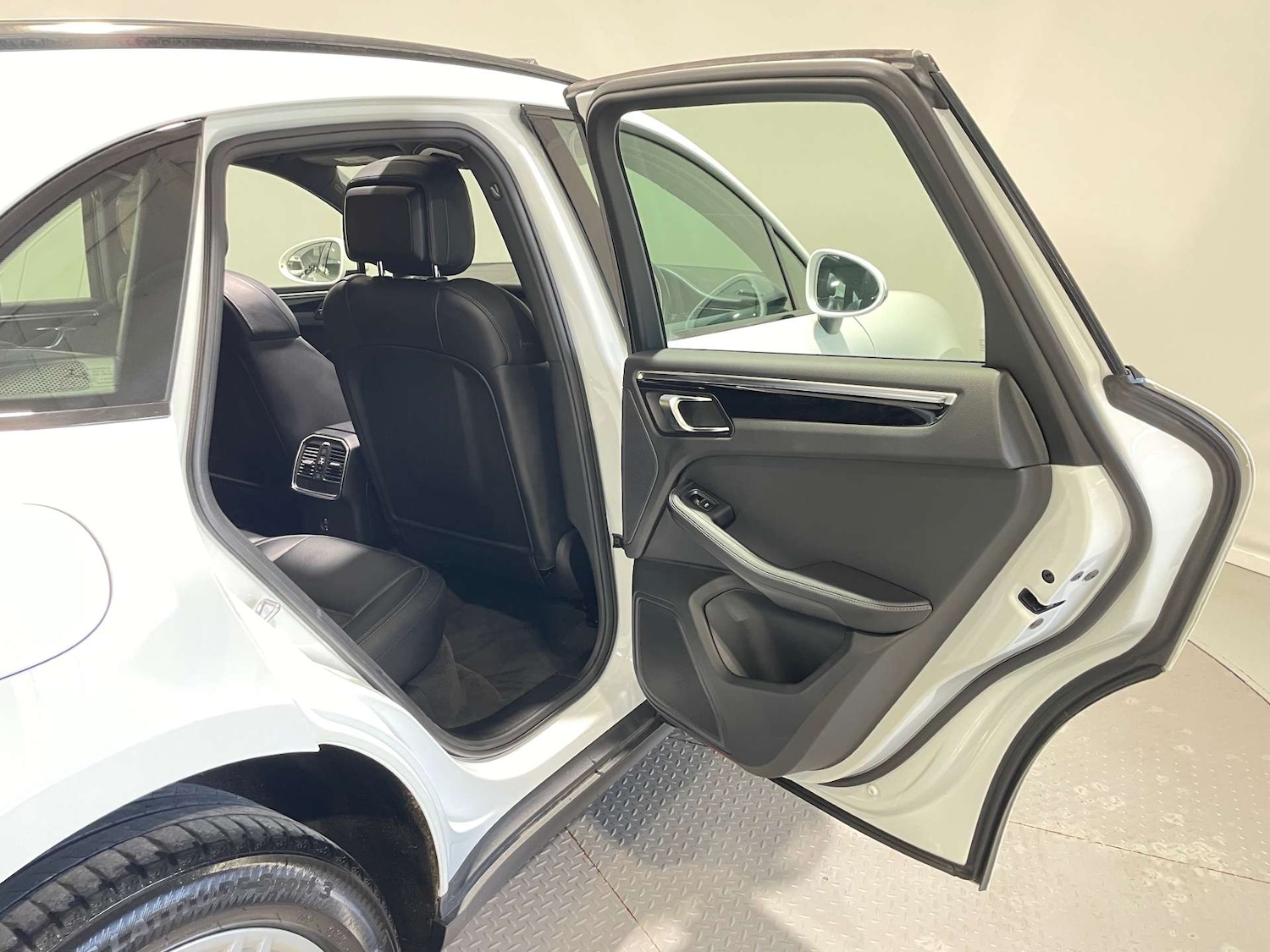 Used Porsche Macan 2020 for sale - 77523345: Photo 21