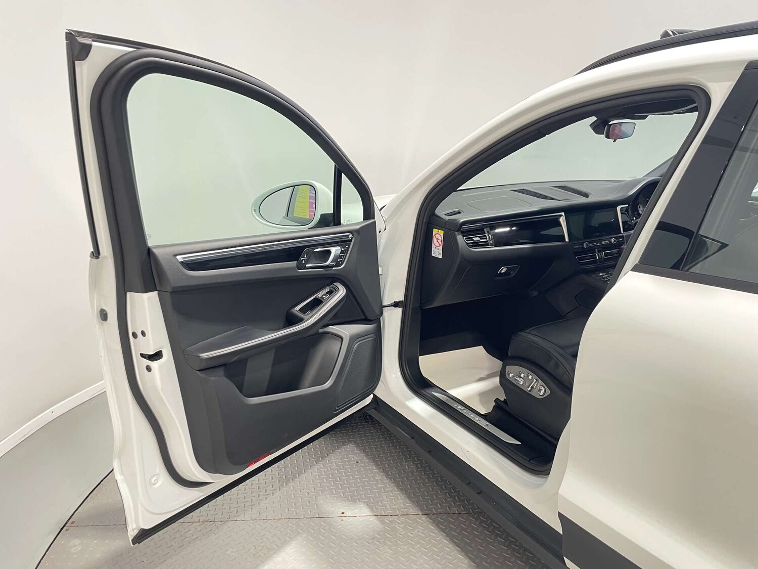 Used Porsche Macan 2020 for sale - 77523345: Photo 22