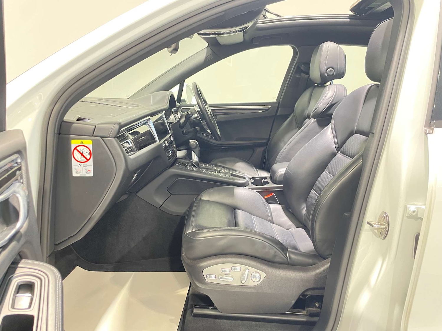 Used Porsche Macan 2020 for sale - 77523345: Photo 39