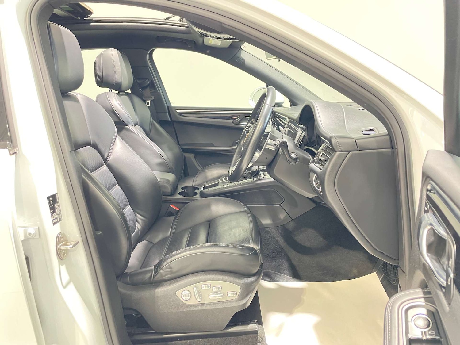 Used Porsche Macan 2020 for sale - 77523345: Photo 9