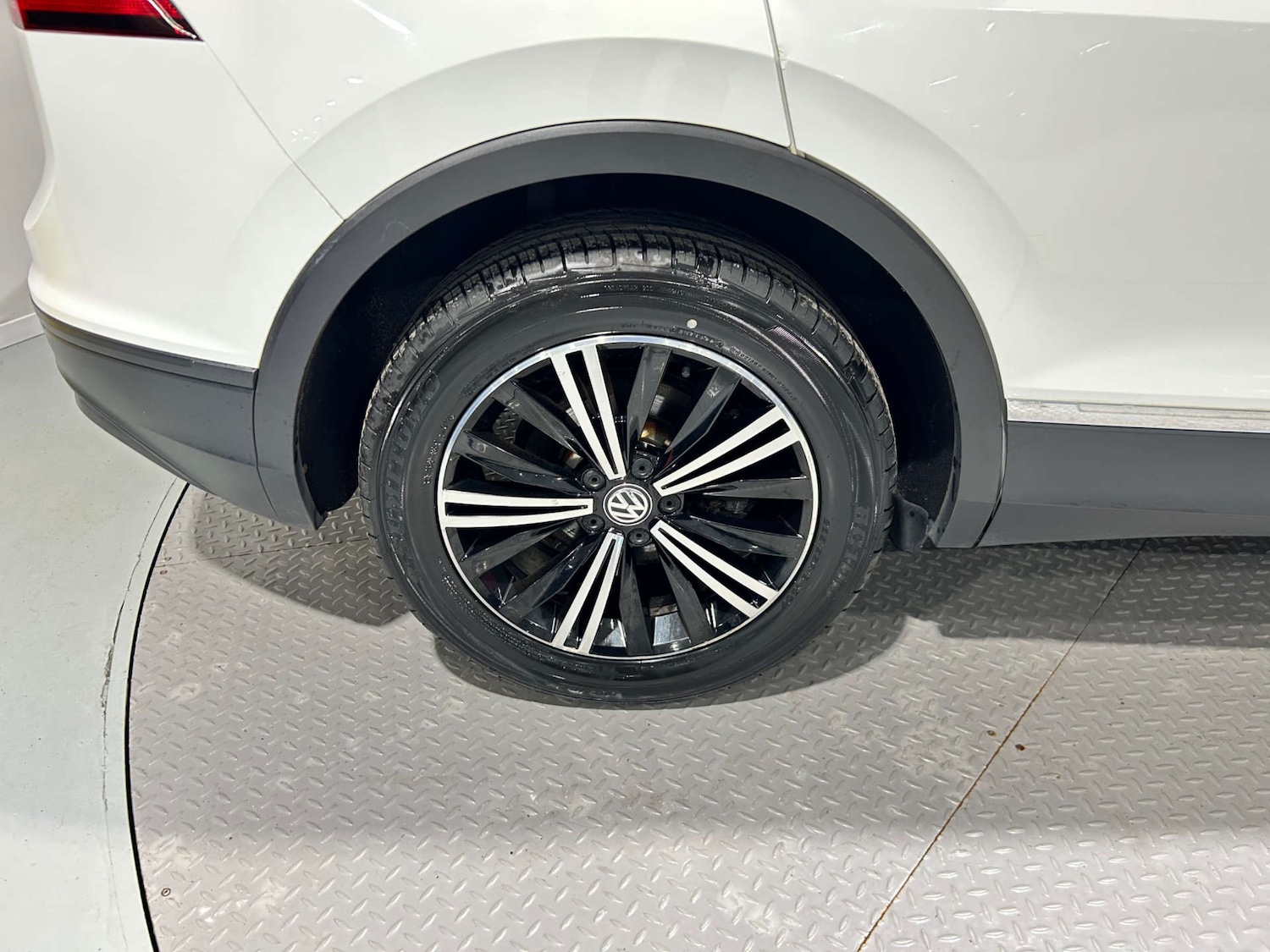 Used Volkswagen Tiguan 2018 for sale - 77200683: Photo 16