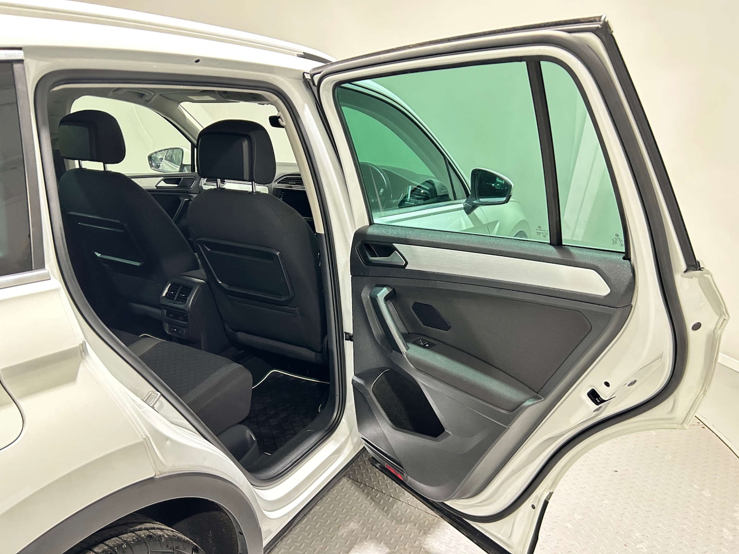 Used Volkswagen Tiguan 2018 for sale - 77200683: Photo 25