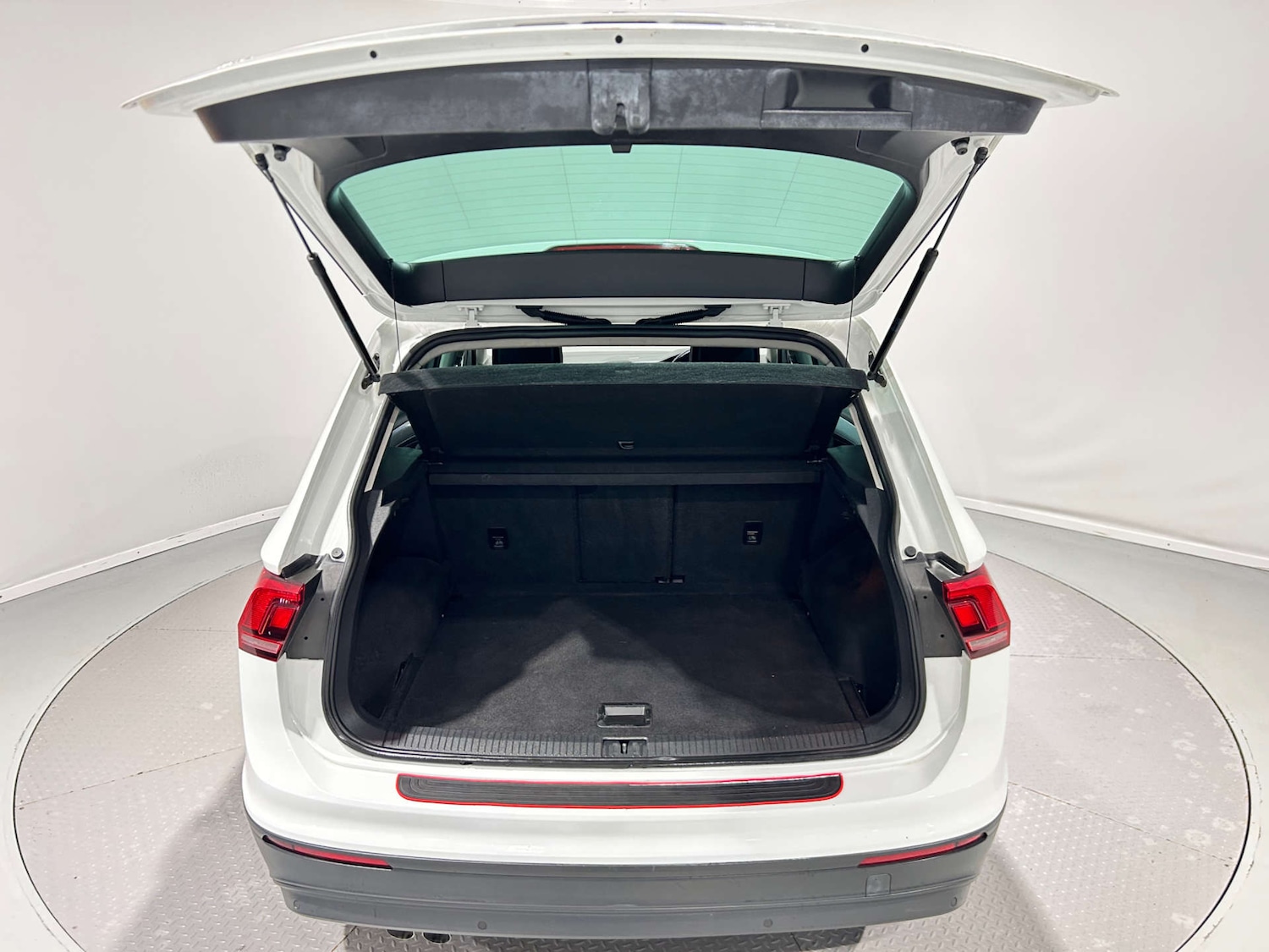 Used Volkswagen Tiguan 2018 for sale - 77200683: Photo 29