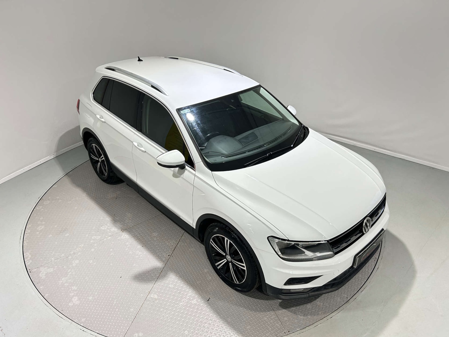 Used Volkswagen Tiguan 2018 for sale - 77200683: Photo 3