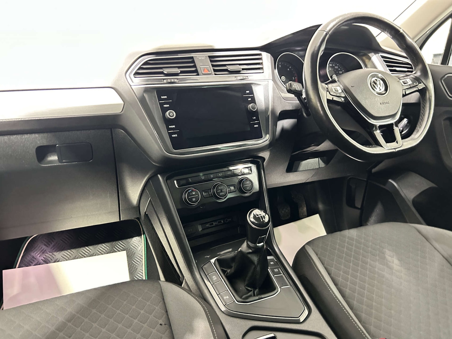 Used Volkswagen Tiguan 2018 for sale - 77200683: Photo 30