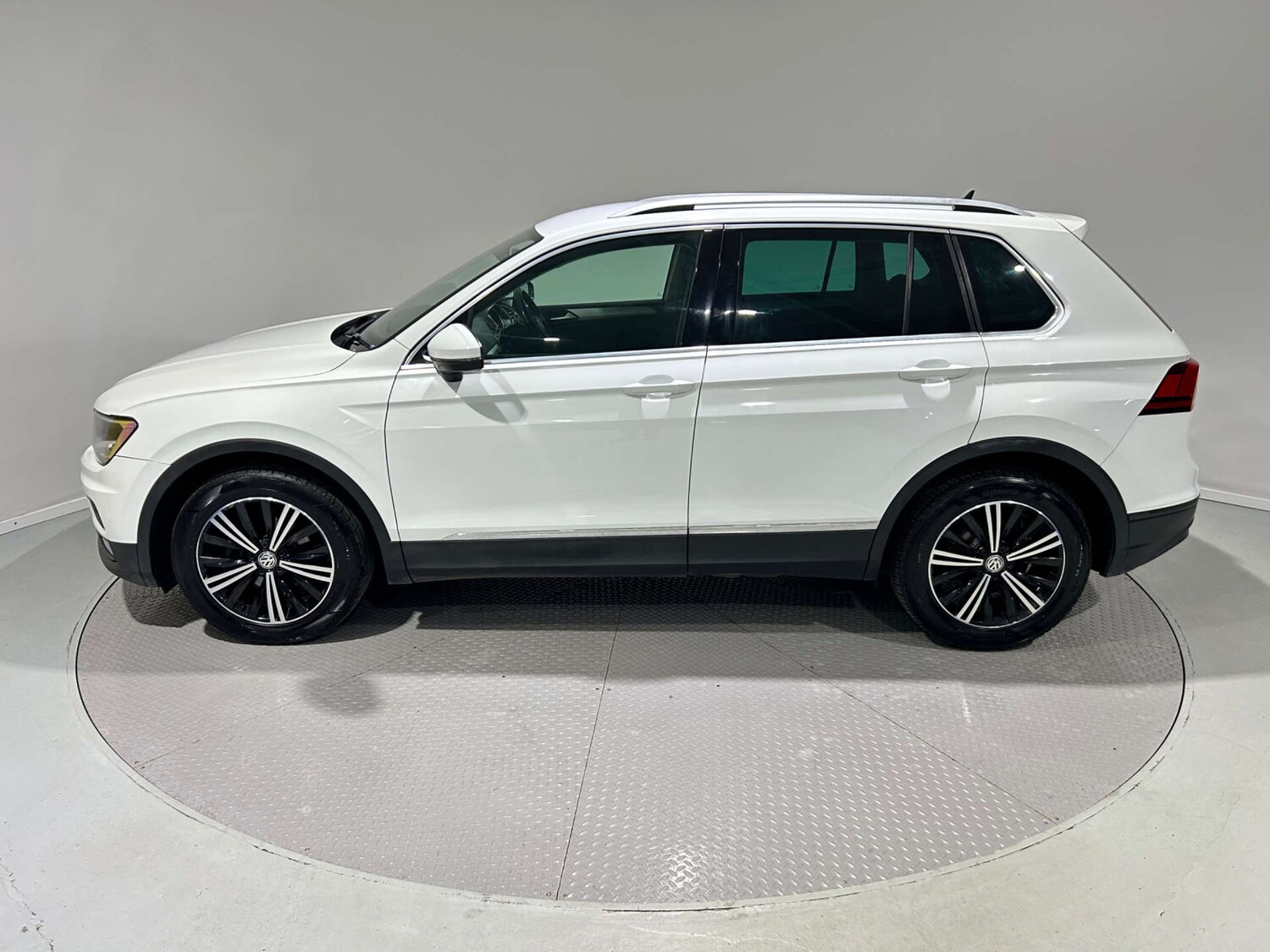 Used Volkswagen Tiguan 2018 for sale - 77200683: Photo 38