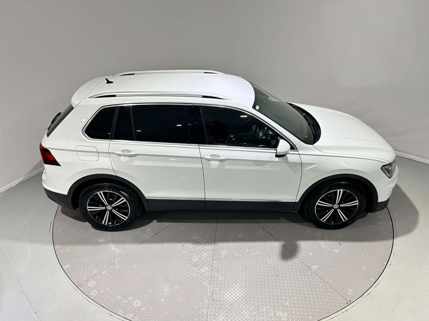 Used Volkswagen Tiguan 2018 for sale - 77200683: Photo 4