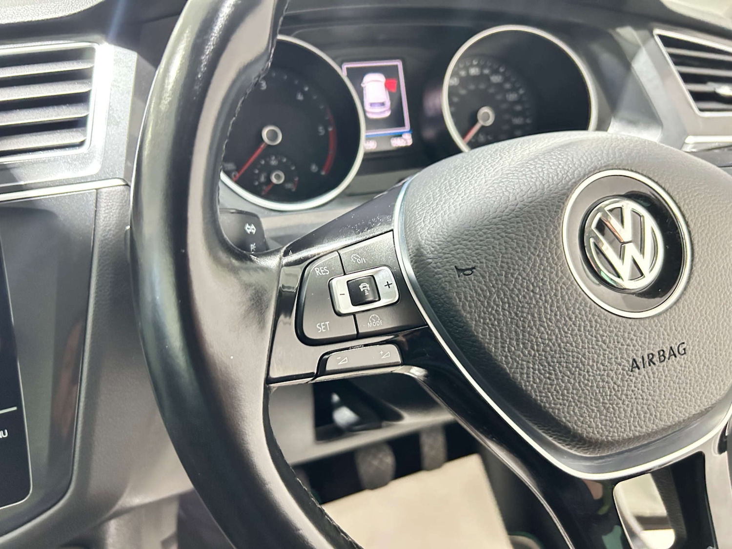 Used Volkswagen Tiguan 2018 for sale - 77200683: Photo 60