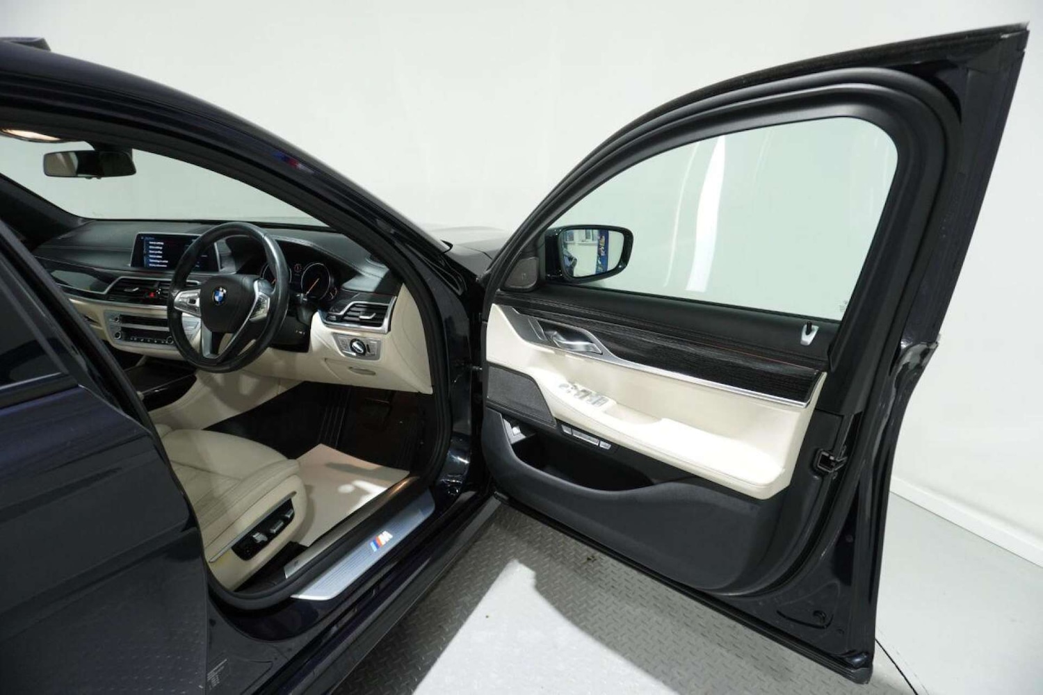 Used BMW 7 Series 2015 for sale - 77061682: Photo 25