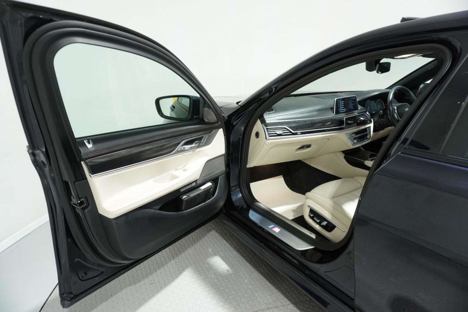 Used BMW 7 Series 2015 for sale - 77061682: Photo 27