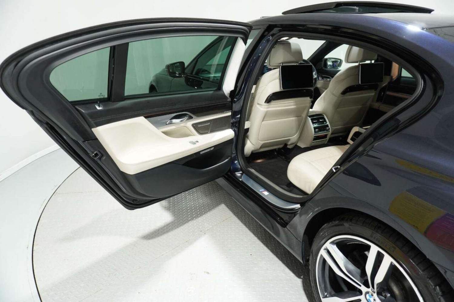 Used BMW 7 Series 2015 for sale - 77061682: Photo 29