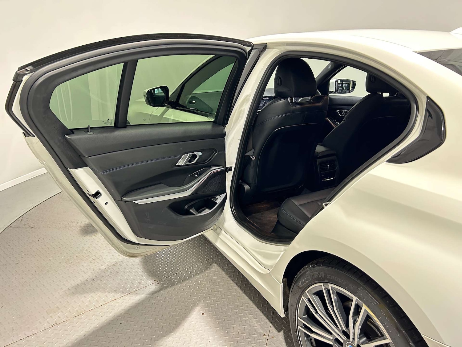 Used BMW 3 Series 2019 for sale - 77172485: Photo 30