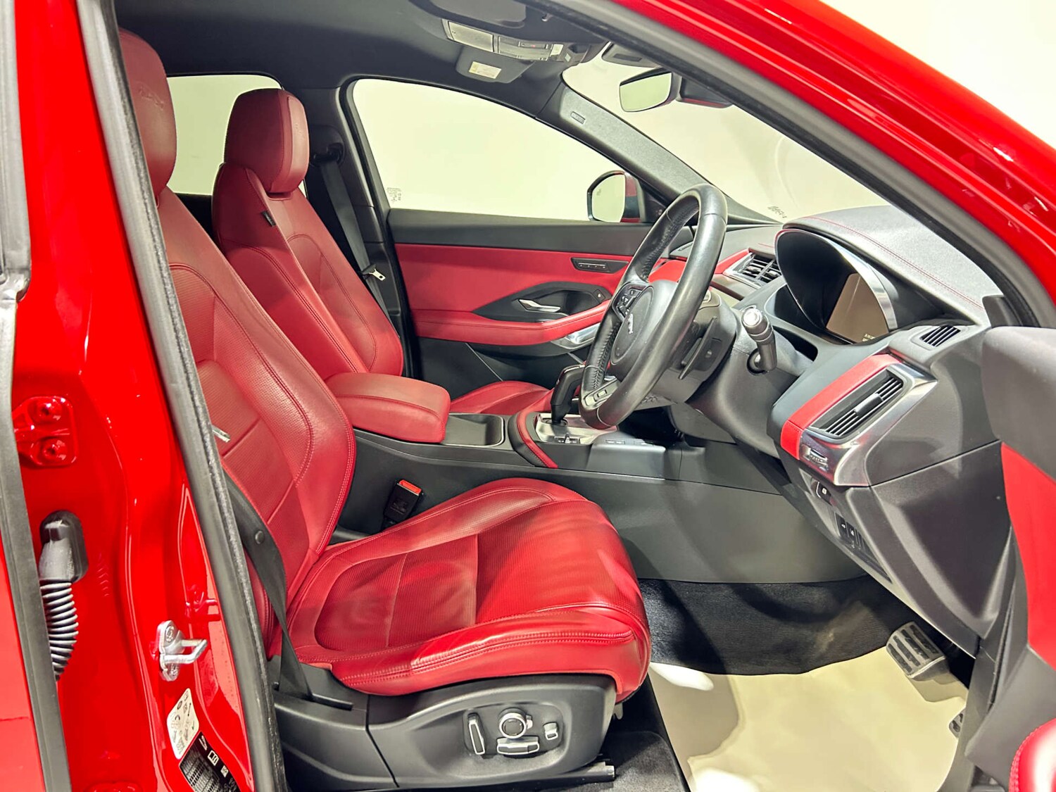 Used Jaguar E-Pace 2019 for sale - 77200697: Photo 15