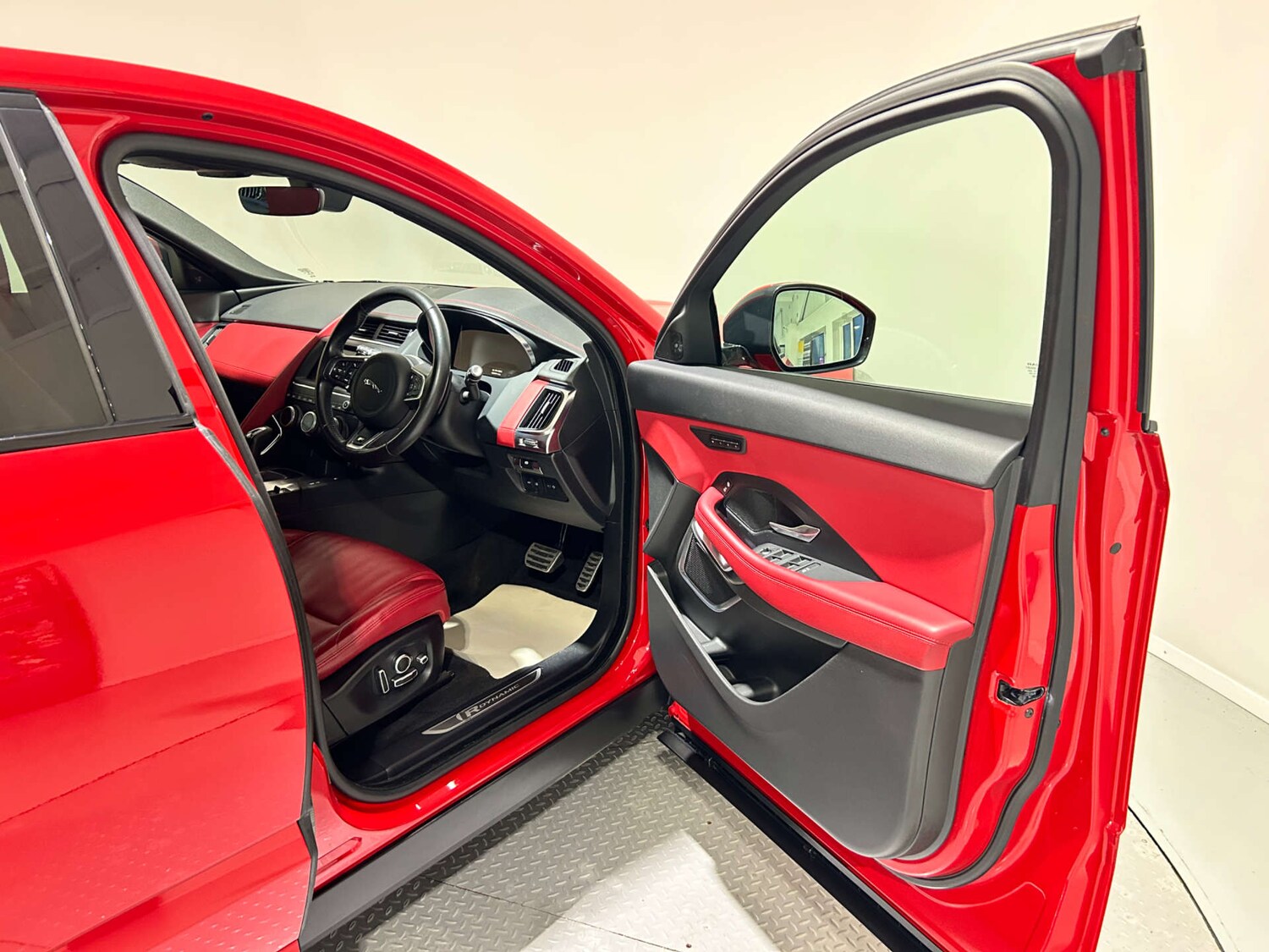 Used Jaguar E-Pace 2019 for sale - 77200697: Photo 24