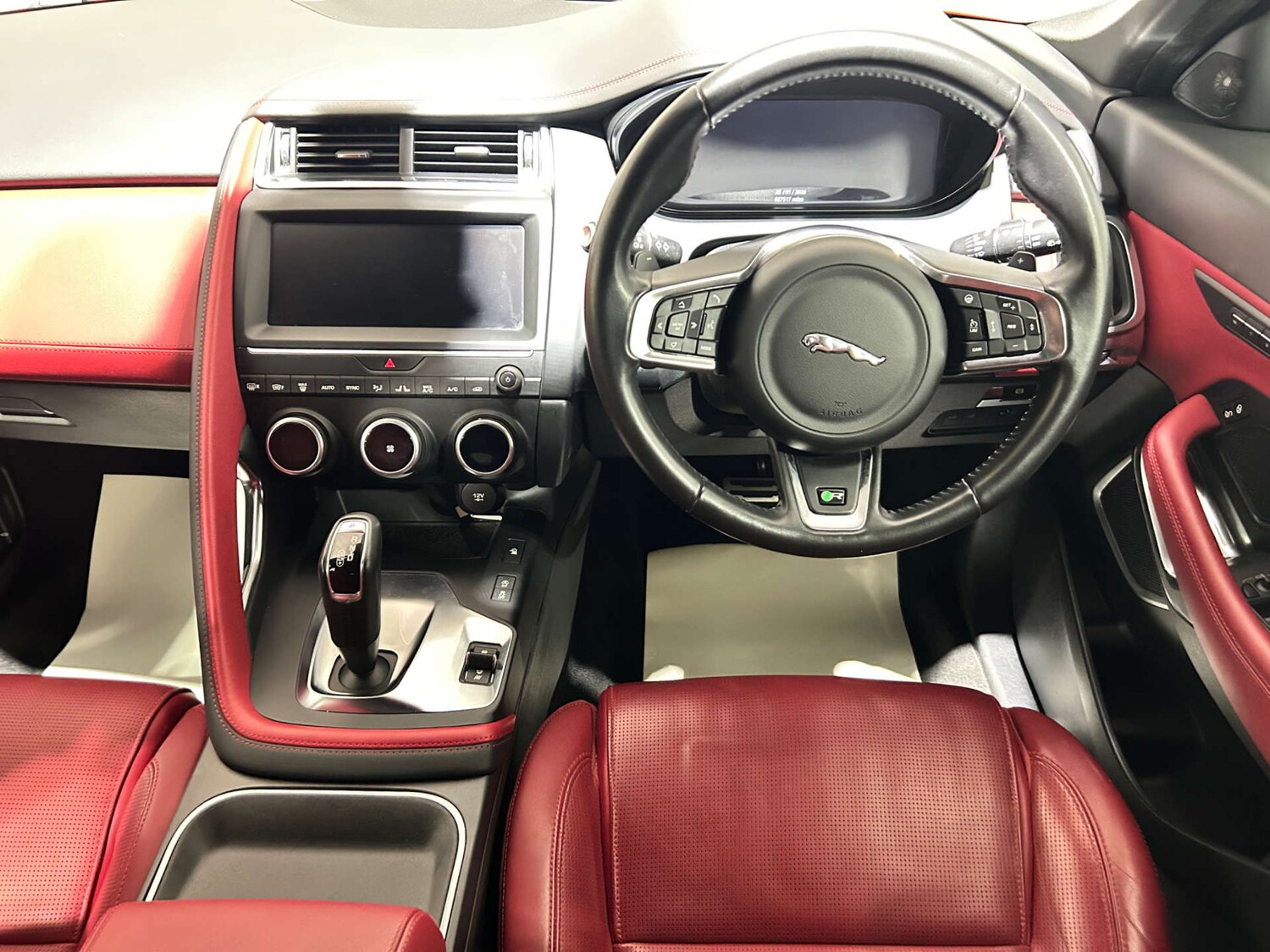 Used Jaguar E-Pace 2019 for sale - 77200697: Photo 32