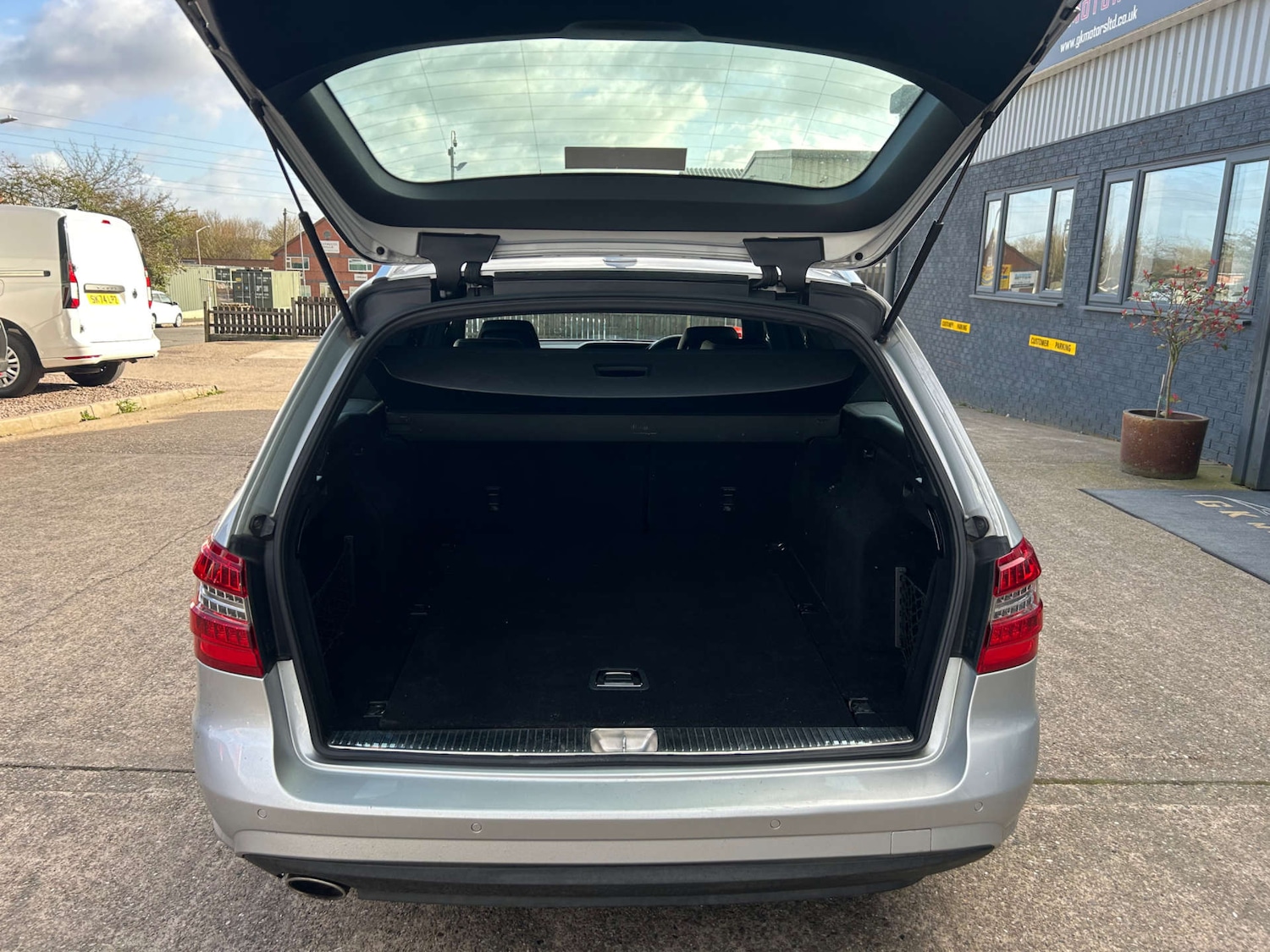 Used Mercedes-Benz E Class 2010 for sale - 78053749: Photo 16