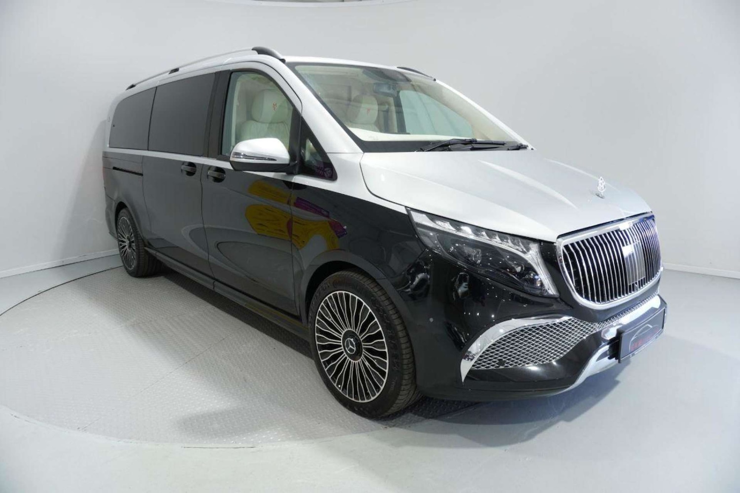 Used Mercedes-Benz V-Class 2022 for sale - 77113482: Photo 2