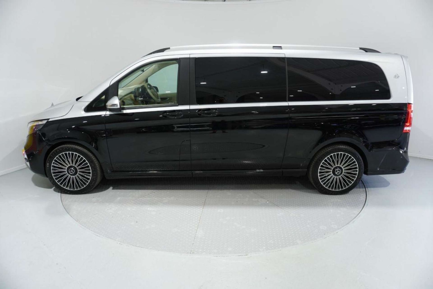 Used Mercedes-Benz V-Class 2022 for sale - 77113482: Photo 32