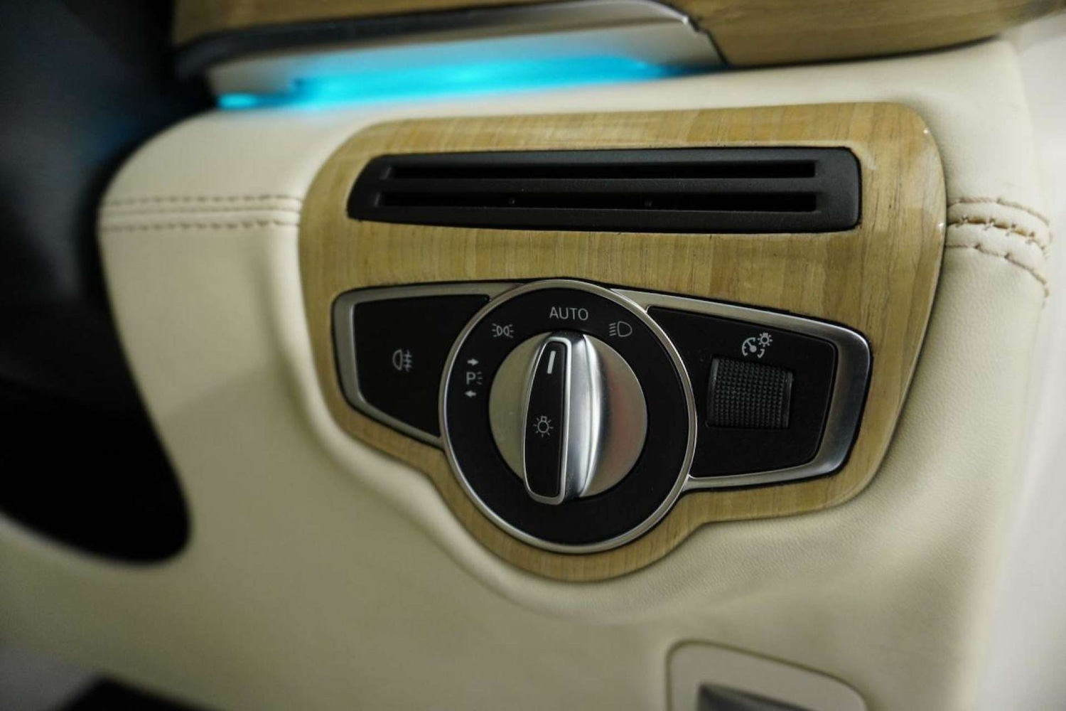 Used Mercedes-Benz V-Class 2022 for sale - 77113482: Photo 89