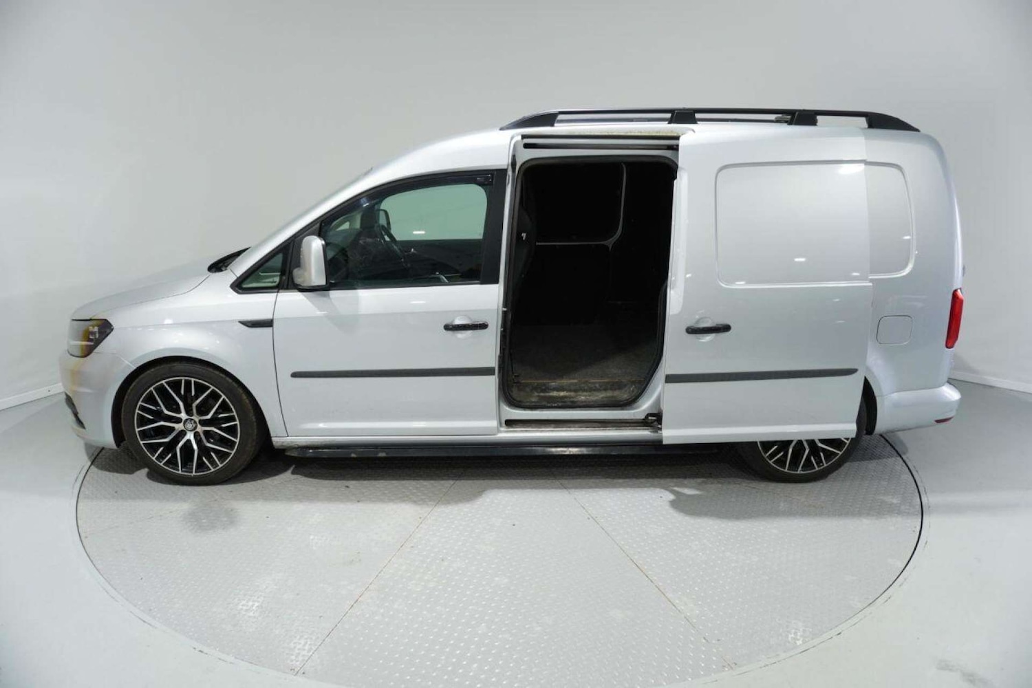 Used Volkswagen Caddy Maxi 2015 for sale - 77061647: Photo 24