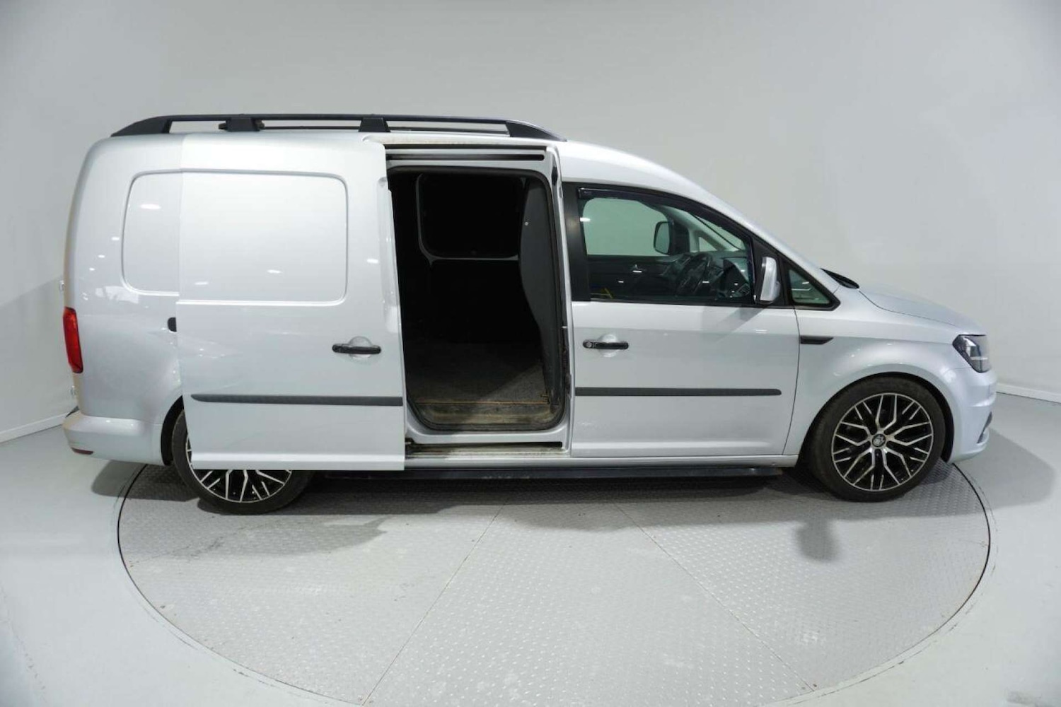 Used Volkswagen Caddy Maxi 2015 for sale - 77061647: Photo 5