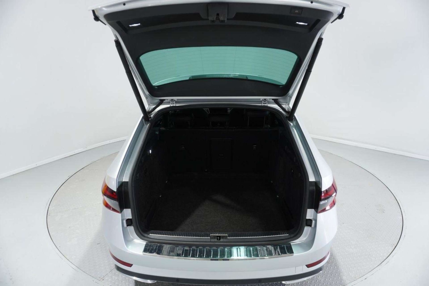 Used Skoda Superb 2019 for sale - 77061627: Photo 18