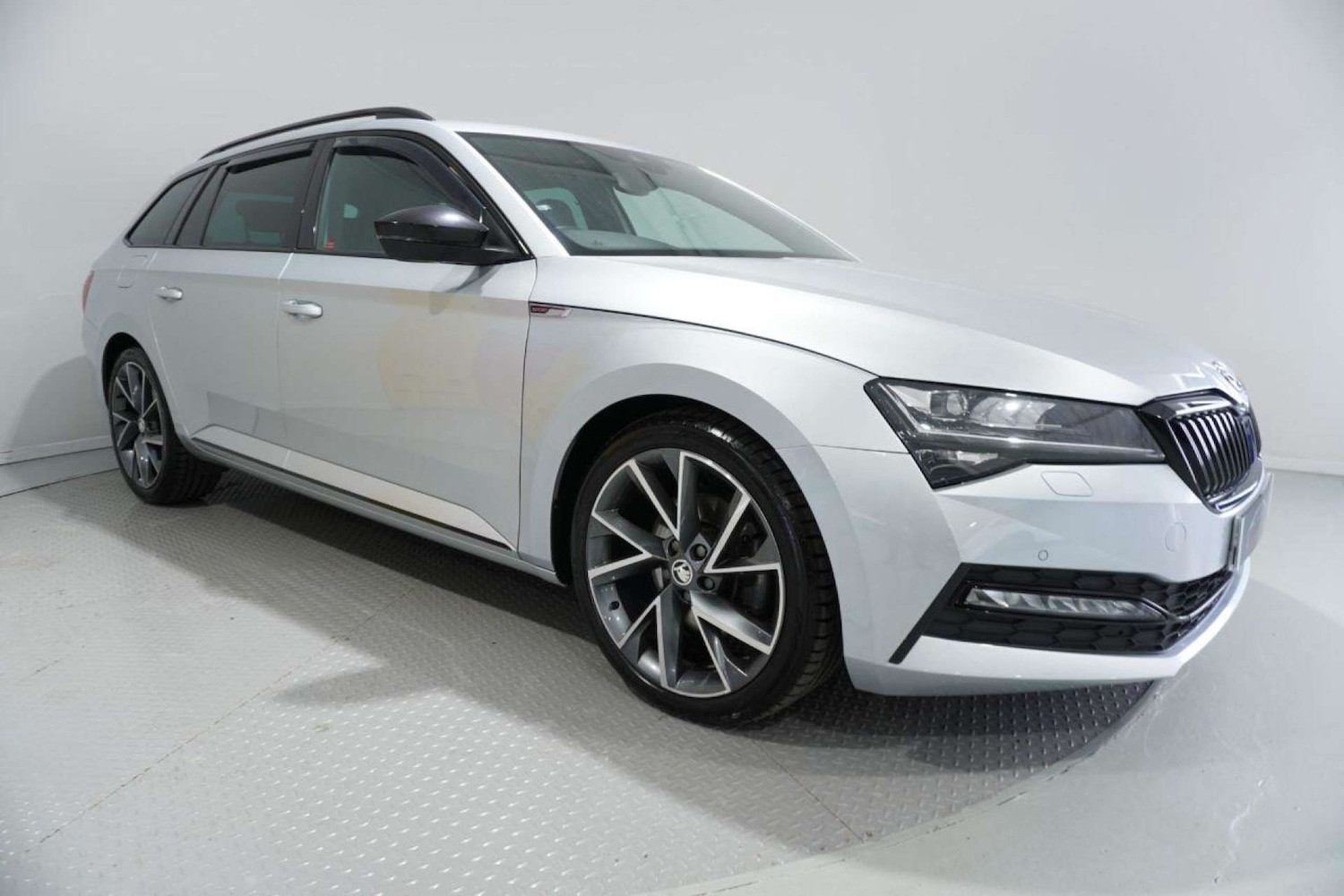 Used Skoda Superb 2019 for sale - 77061627: Photo 2