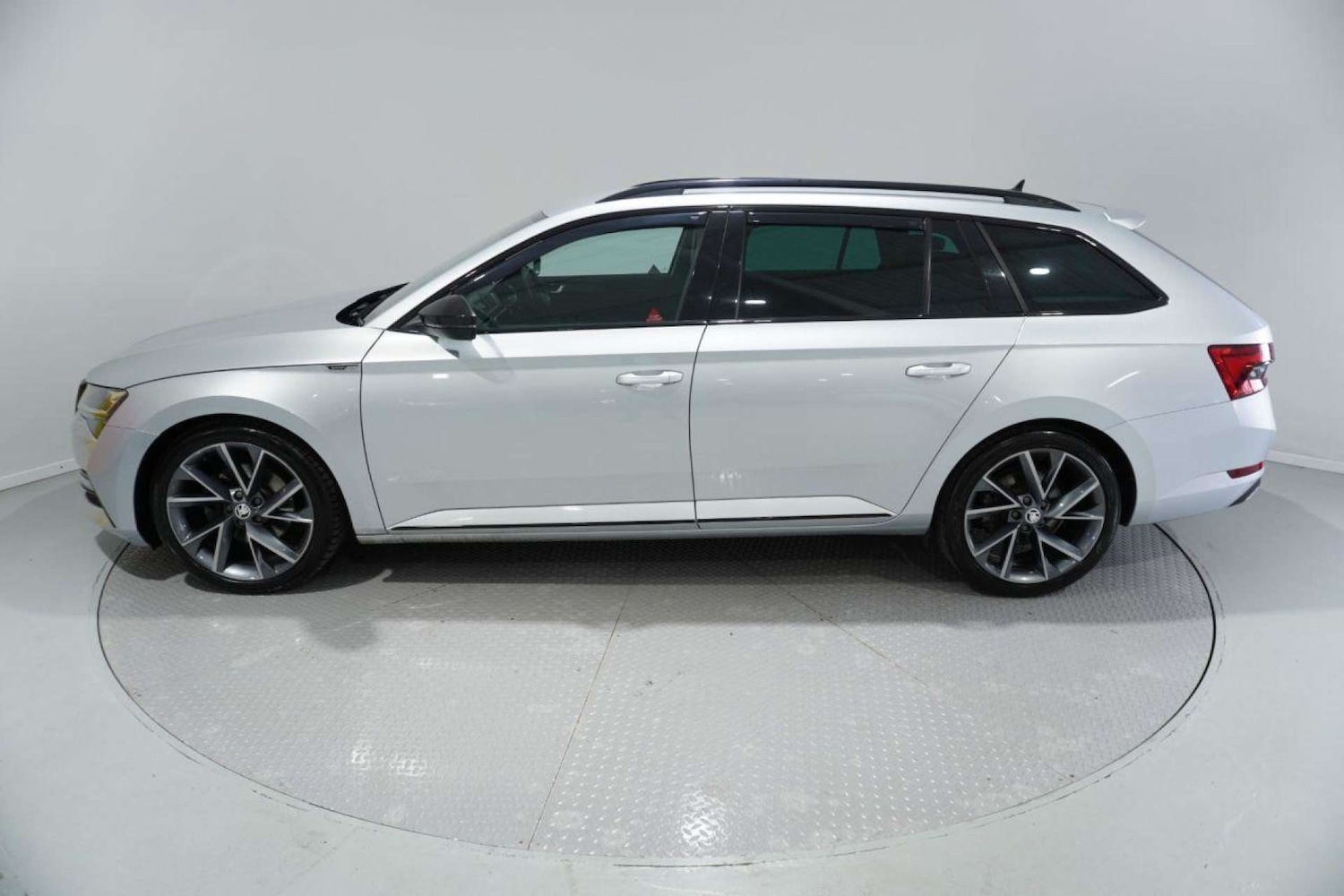 Used Skoda Superb 2019 for sale - 77061627: Photo 33