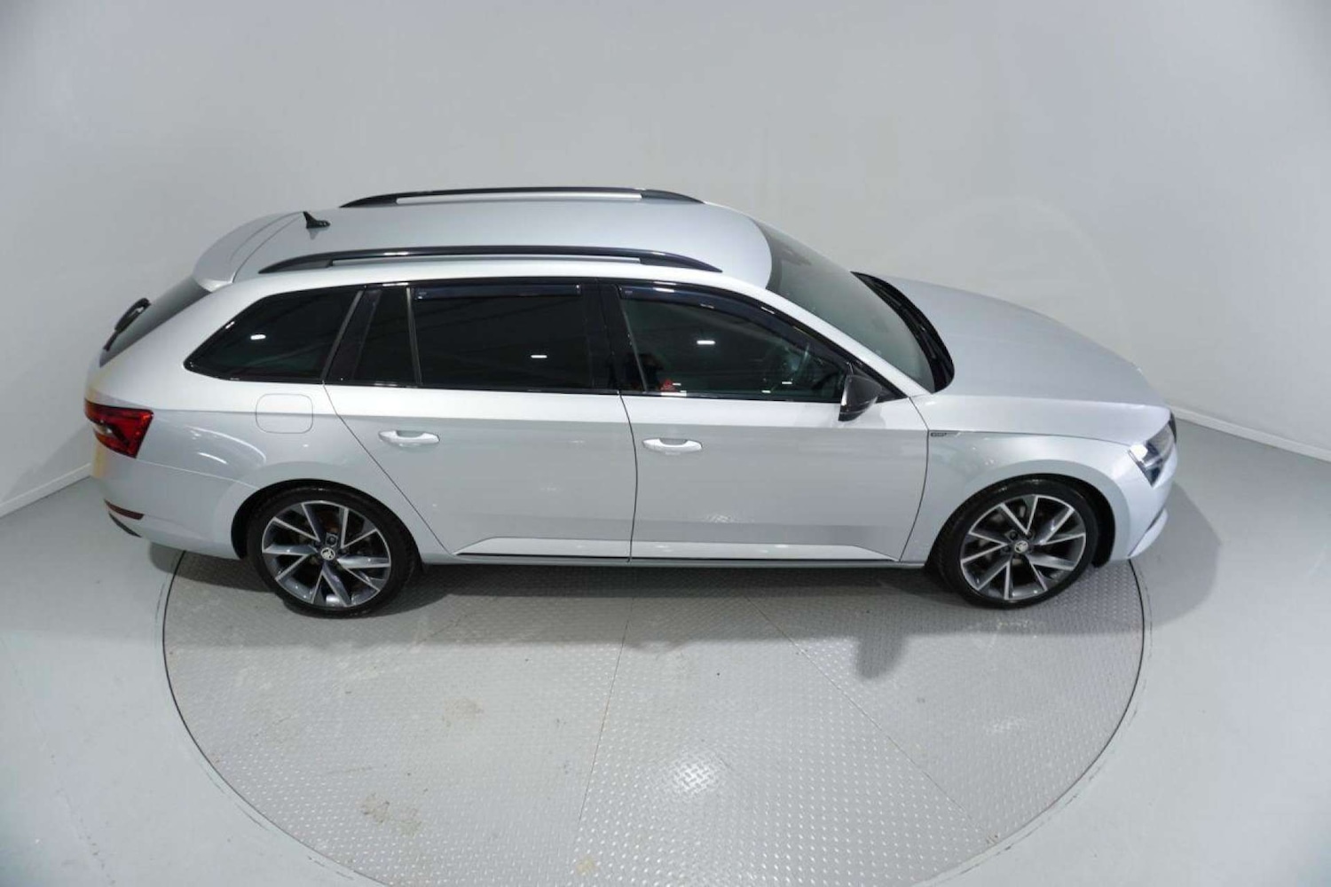 Used Skoda Superb 2019 for sale - 77061627: Photo 4