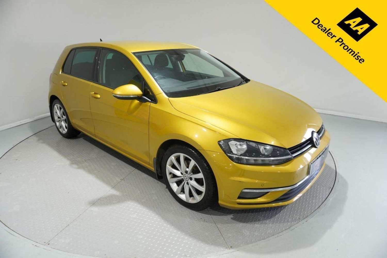 Used Volkswagen Golf 2017 for sale - 77061690: Photo 1