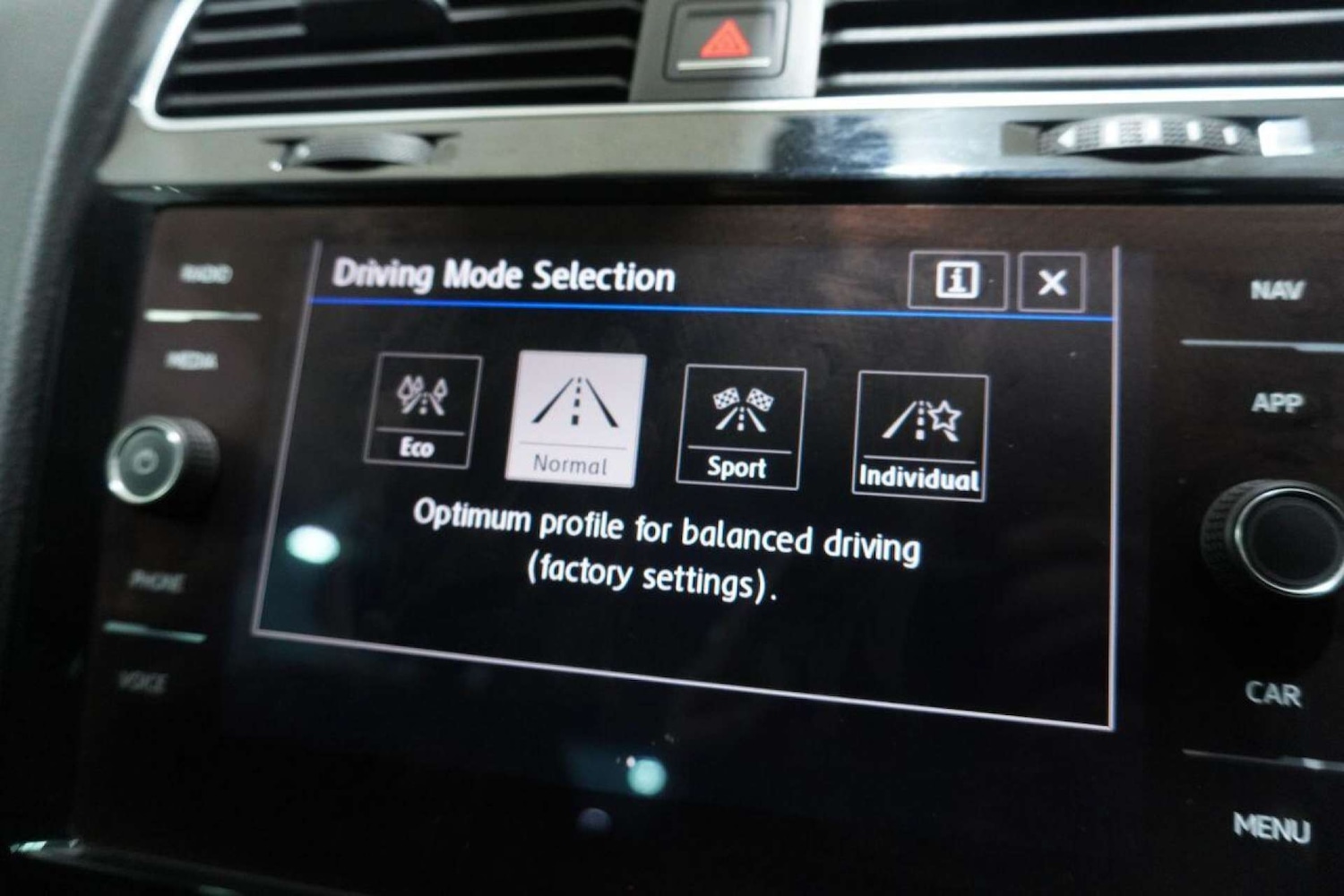 Used Volkswagen Golf 2017 for sale - 77061690: Photo 100