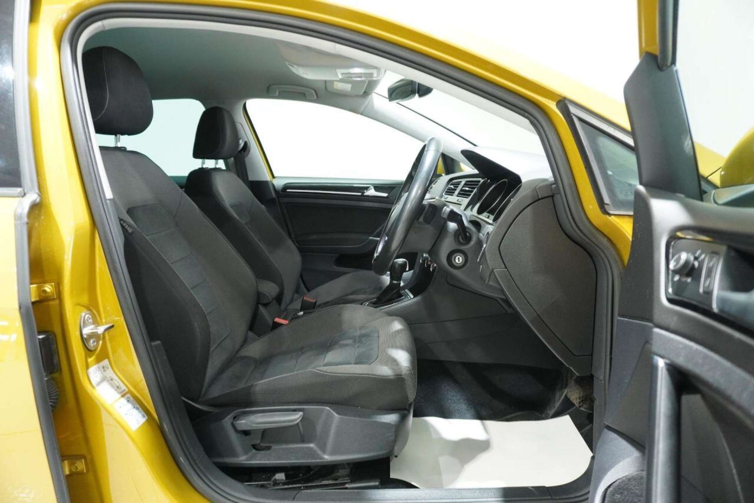 Used Volkswagen Golf 2017 for sale - 77061690: Photo 12