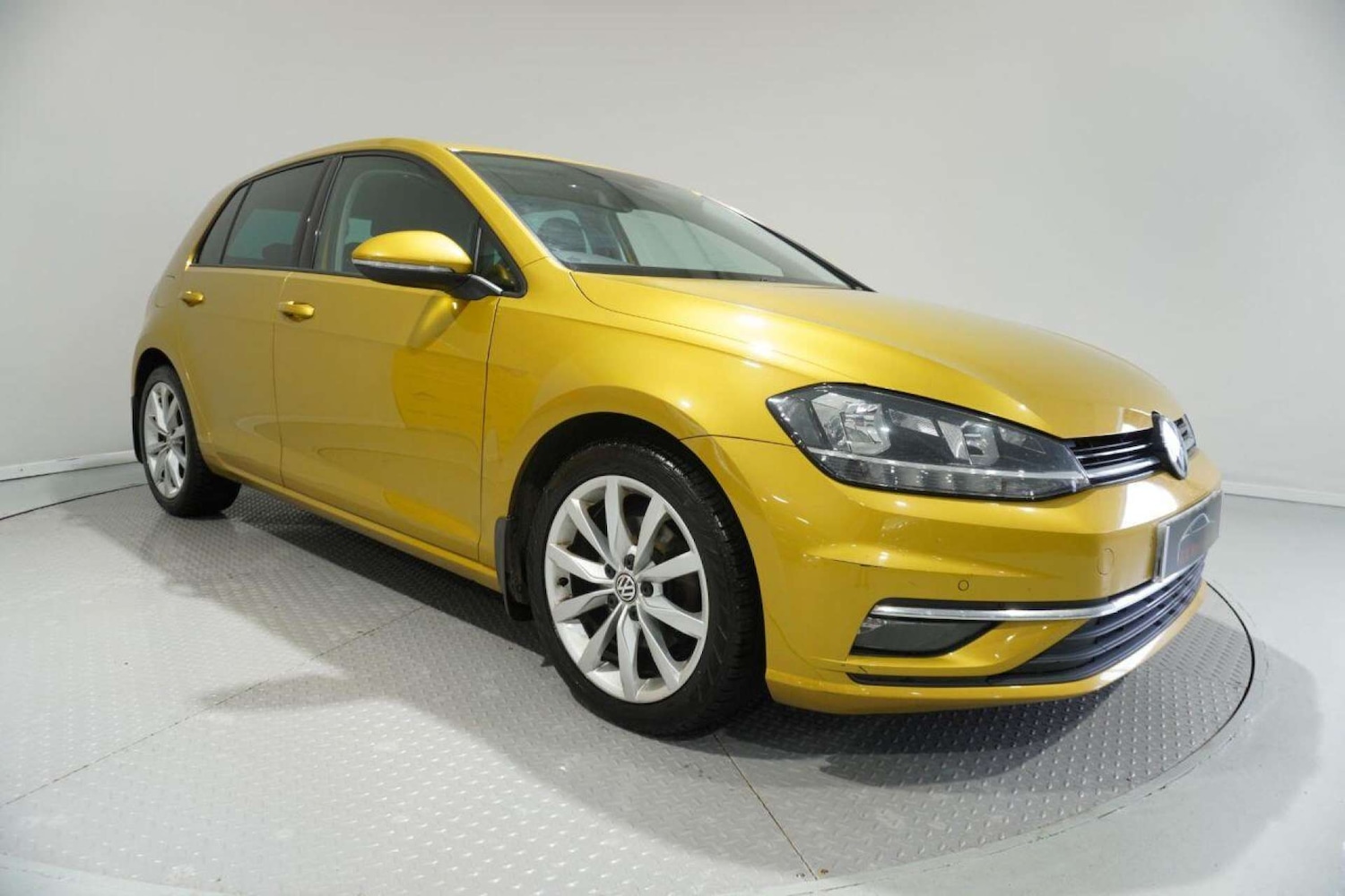 Used Volkswagen Golf 2017 for sale - 77061690: Photo 2