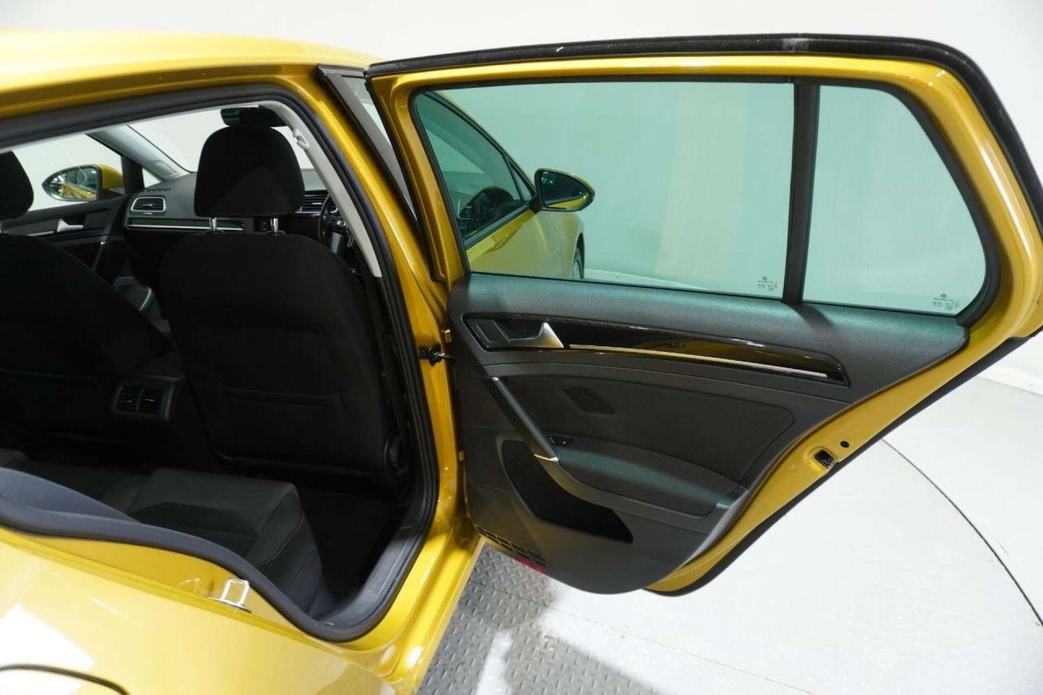 Used Volkswagen Golf 2017 for sale - 77061690: Photo 28