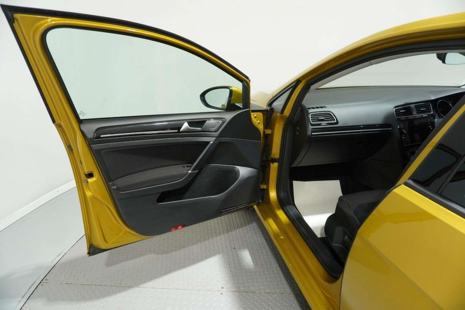 Used Volkswagen Golf 2017 for sale - 77061690: Photo 29