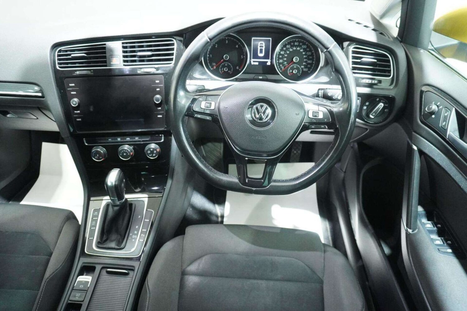 Used Volkswagen Golf 2017 for sale - 77061690: Photo 32
