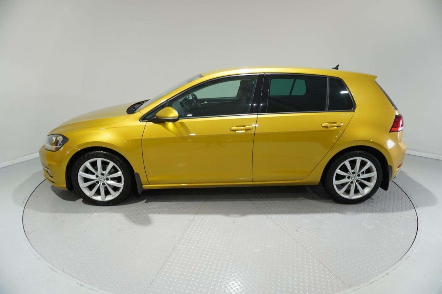 Used Volkswagen Golf 2017 for sale - 77061690: Photo 38