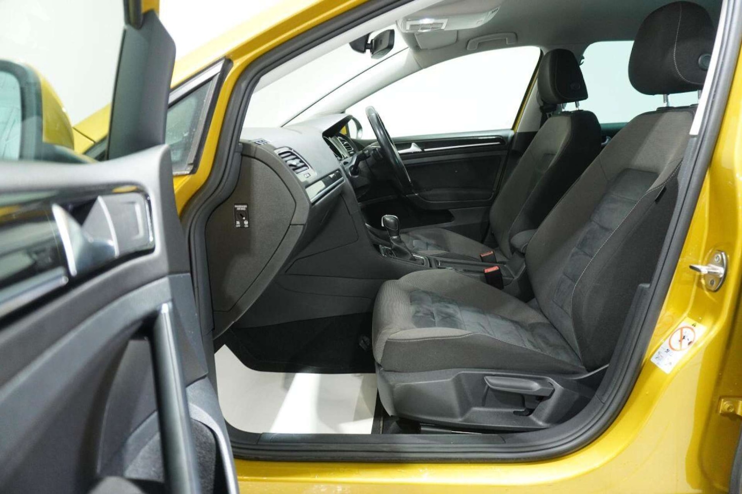 Used Volkswagen Golf 2017 for sale - 77061690: Photo 44