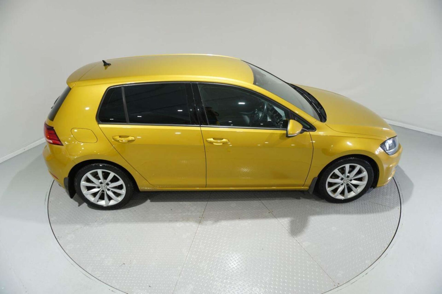 Used Volkswagen Golf 2017 for sale - 77061690: Photo 5