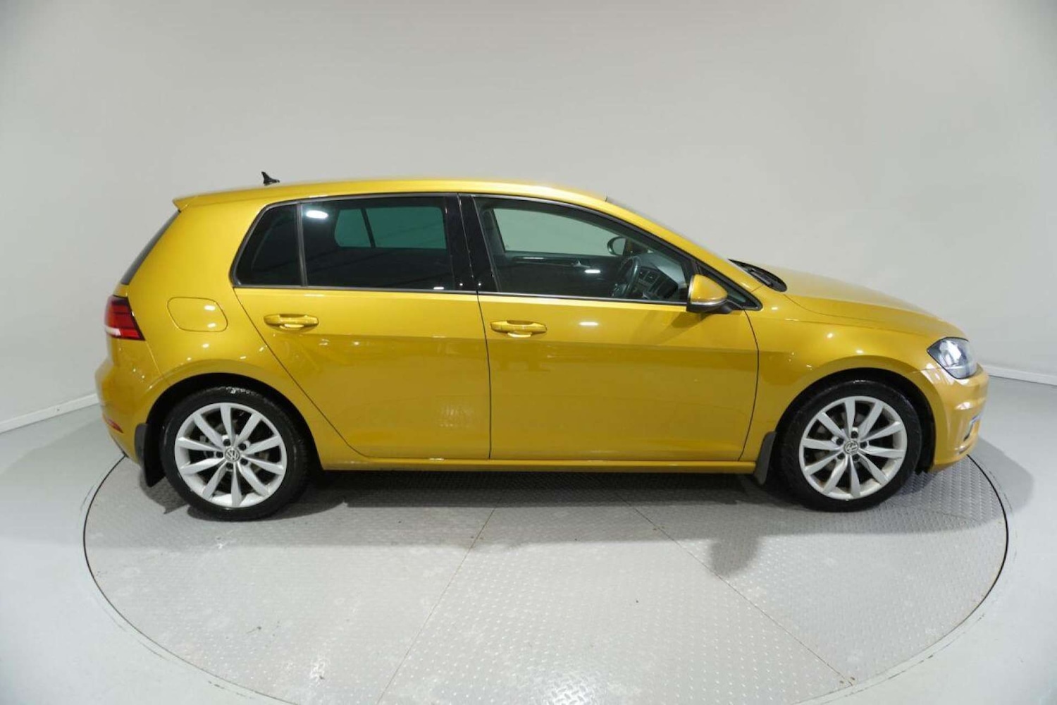 Used Volkswagen Golf 2017 for sale - 77061690: Photo 6