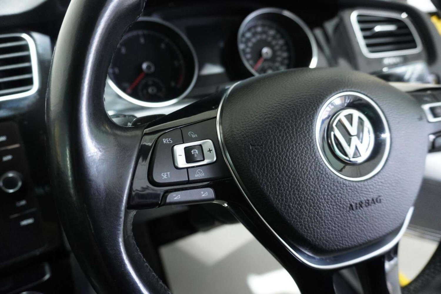 Used Volkswagen Golf 2017 for sale - 77061690: Photo 61