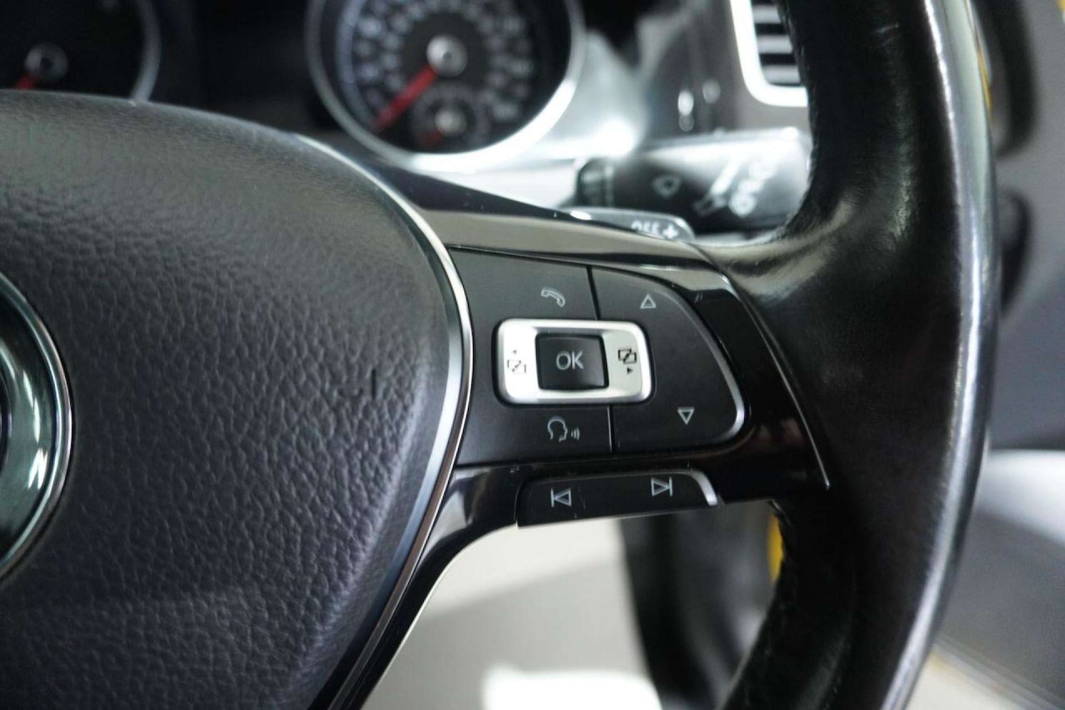 Used Volkswagen Golf 2017 for sale - 77061690: Photo 63