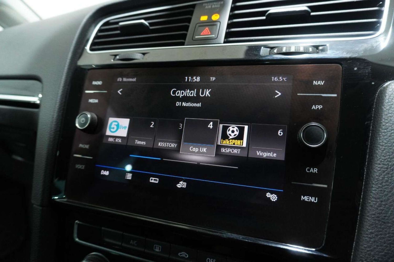 Used Volkswagen Golf 2017 for sale - 77061690: Photo 74