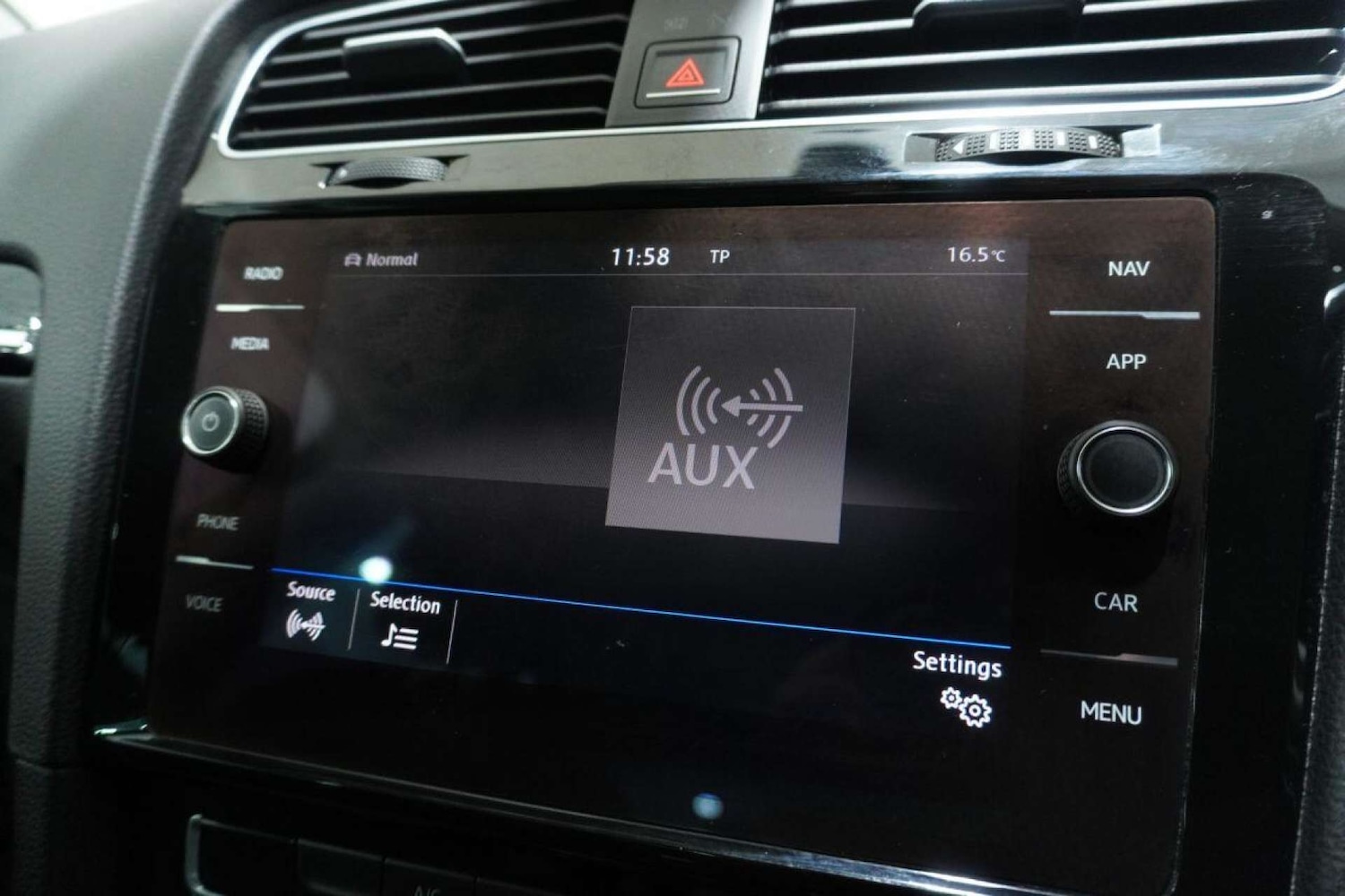 Used Volkswagen Golf 2017 for sale - 77061690: Photo 76